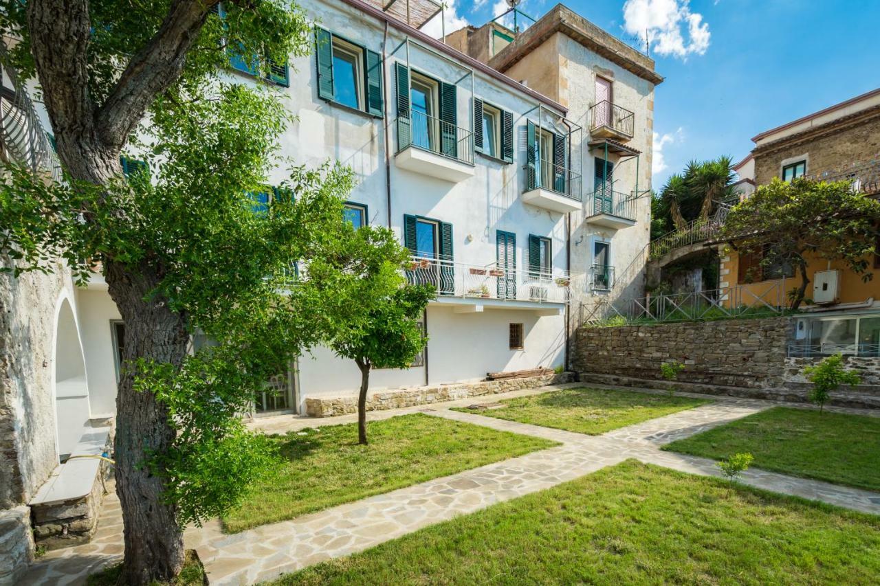 Bed and Breakfast Borgo Dei Saraceni - Domus Indomita Агрополі Екстер'єр фото